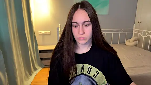 Snapshot of AliceKolltt chatting on June 25, 2026, 12:42 pm AliceKolltt online show from June 25, 2026, 12:42 pm