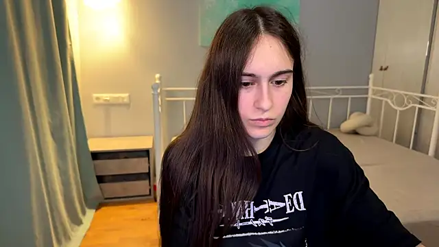 Snapshot of AliceKolltt chatting on July 5, 2026, 8:05 pm AliceKolltt online show from July 5, 2026, 8:05 pm
