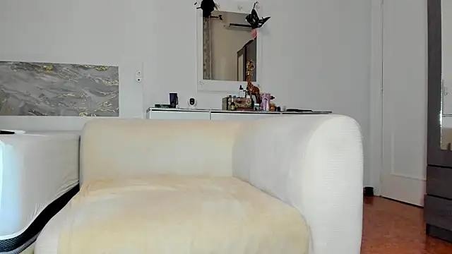 anisialuna  online show from April 1, 2026, 5:08 am