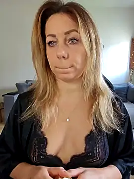 Snapshot of angela_88 chatting on January 23, 2025, 10:54 am angela 88 online show from January 23, 2025, 10:54 am