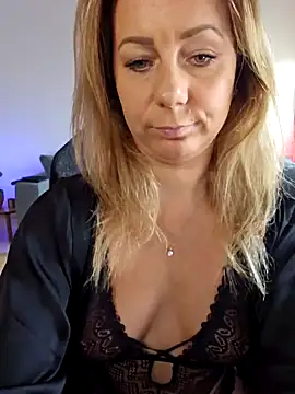 Snapshot of angela_88 chatting on January 27, 2025, 3:50 pm angela 88 online show from January 27, 2025, 3:50 pm