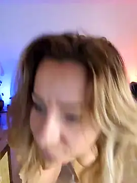 Snapshot of angela_88 chatting on February 25, 2025, 10:39 pm angela 88 online show from February 25, 2025, 10:39 pm