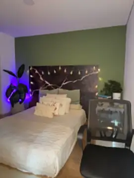 EmaSaenz online show from April 9, 2026, 9:53 pm