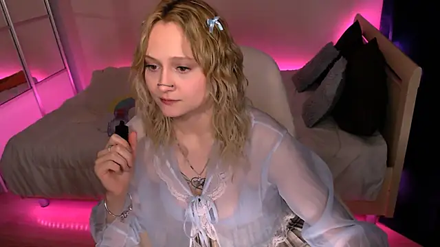 MariaMango online show from January 3, 2025, 4:06 pm