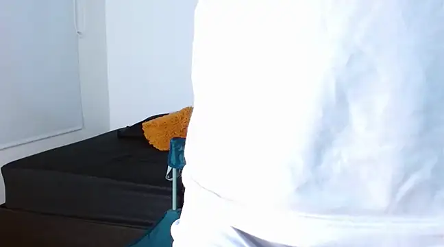 Snapshot of frank_myles chatting on February 12, 2025, 2:14 am frank myles online show from February 12, 2025, 2:14 am