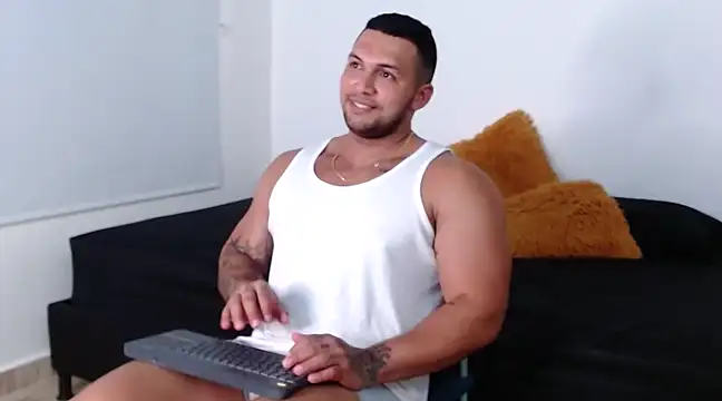 Snapshot of frank_myles chatting on February 18, 2025, 9:31 pm frank myles online show from February 18, 2025, 9:31 pm