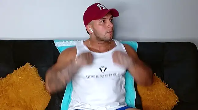 Snapshot of frank_myles chatting on February 24, 2025, 11:52 pm frank myles online show from February 24, 2025, 11:52 pm