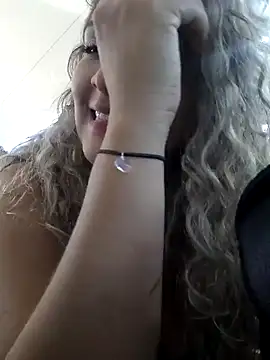 Snapshot of Sara_smiiith211 chatting on December 18, 2024, 12:10 am Sara smiiith211 online show from December 18, 2024, 12:10 am