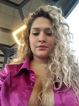 Snapshot of Sara_smiiith211 chatting on March 9, 2025, 2:07 am Sara smiiith211 online show from March 9, 2025, 2:07 am