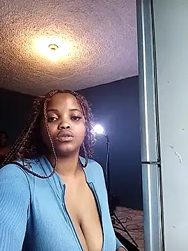 Snapshot of Xoli_11 chatting on October 31, 2025, 3:35 pm Xoli 11 online show from October 31, 2025, 3:35 pm