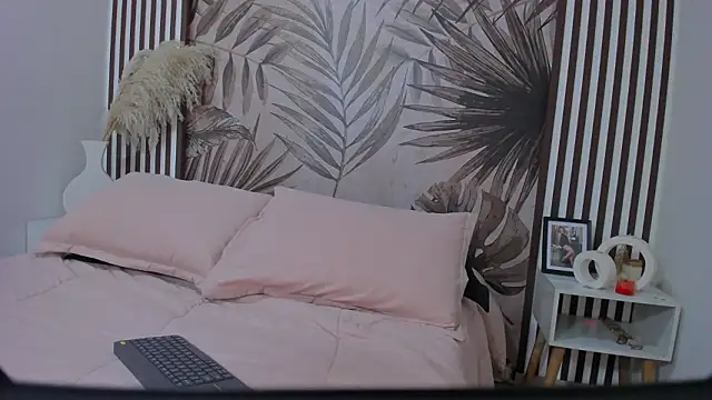 Samaantha-White online show from February 24, 2026, 11:41 am