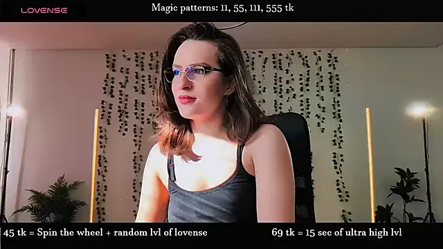 Snapshot of Alicia_x_art chatting on June 14, 2026, 3:36 pm Alicia x art online show from June 14, 2026, 3:36 pm