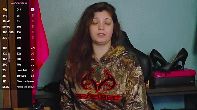 TreeJeanne online show from November 2, 2025, 7:27 pm