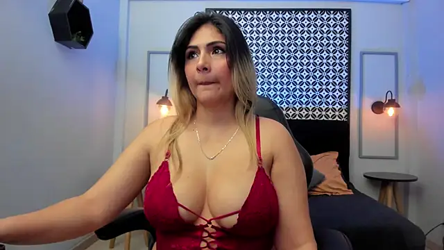 Melanie silver  online show from October 16, 2025, 10:00 pm