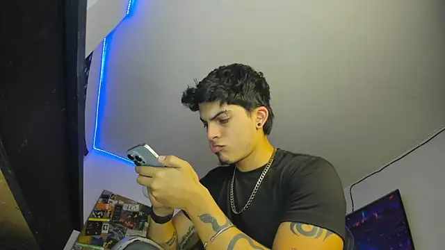 charlie hotxxx online show from December 4, 2024, 1:58 am