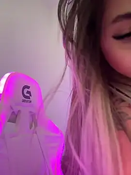 Snapshot of babyyboomm chatting on December 3, 2024, 8:16 am babyyboomm online show from December 3, 2024, 8:16 am