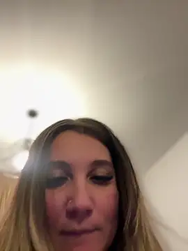 Snapshot of babyyboomm chatting on February 4, 2025, 11:06 pm babyyboomm online show from February 4, 2025, 11:06 pm