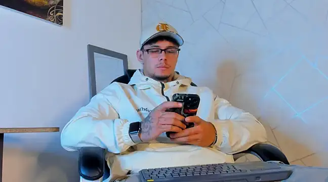 NoahhBrown online show from February 23, 2025, 3:35 am