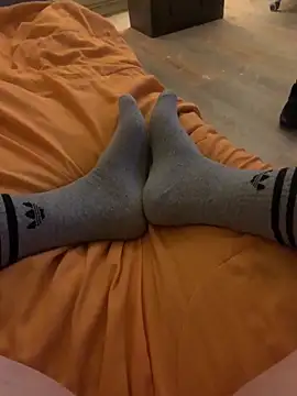 footsy35 online show from April 5, 2026, 3:47 am