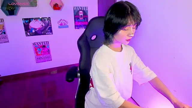 Snapshot of MonxxsLove chatting on April 4, 2026, 3:05 am MonxxsLove online show from April 4, 2026, 3:05 am