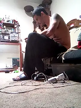 Snapshot of LongDickZee562 chatting on February 24, 2025, 9:32 am LongDickZee562 online show from February 24, 2025, 9:32 am