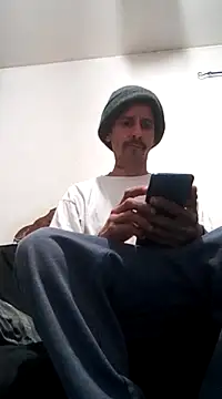 Snapshot of LongDickZee562 chatting on March 7, 2025, 9:51 am LongDickZee562 online show from March 7, 2025, 9:51 am