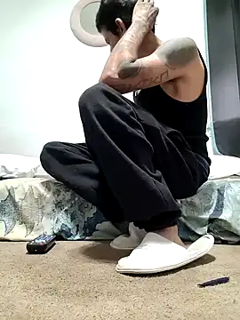 Snapshot of LongDickZee562 chatting on November 12, 2025, 7:31 am LongDickZee562 online show from November 12, 2025, 7:31 am