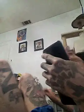 Snapshot of LongDickZee562 chatting on November 26, 2025, 10:00 pm LongDickZee562 online show from November 26, 2025, 10:00 pm