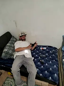 Snapshot of LongDickZee562 chatting on December 1, 2025, 9:20 pm LongDickZee562 online show from December 1, 2025, 9:20 pm