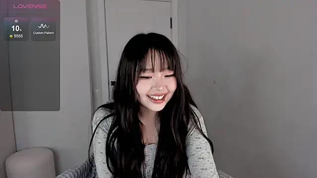 hee young11 online show from October 10, 2025, 11:37 pm