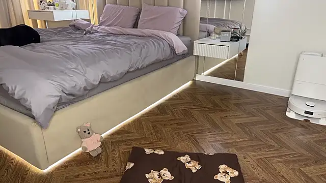 Snapshot of Elsa_Ice chatting on October 13, 2025, 8:47 am Elsa Ice online show from October 13, 2025, 8:47 am