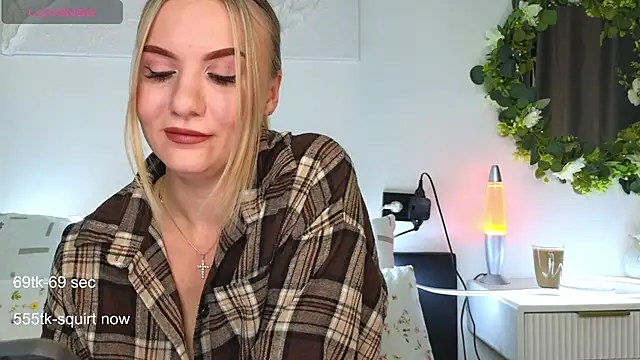 Snapshot of Maria_Shy chatting on September 10, 2025, 9:09 am Maria Shy online show from September 10, 2025, 9:09 am