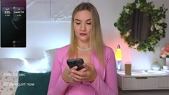 Snapshot of Maria_Shy chatting on September 19, 2025, 7:54 am Maria Shy online show from September 19, 2025, 7:54 am