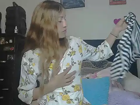 valerivegass online show from November 24, 2025, 2:17 pm