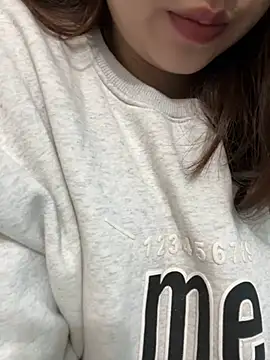 Snapshot of Seena-Mochi chatting on December 16, 2024, 5:59 am Seena-Mochi online show from December 16, 2024, 5:59 am