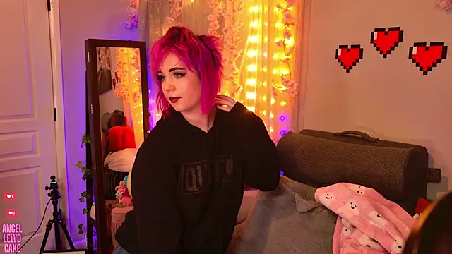 Angel-Lewd-Cake online show from November 1, 2025, 7:32 am