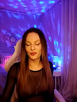 Snapshot of Luna_Kitanna chatting on December 4, 2025, 10:29 pm Luna Kitanna online show from December 4, 2025, 10:29 pm