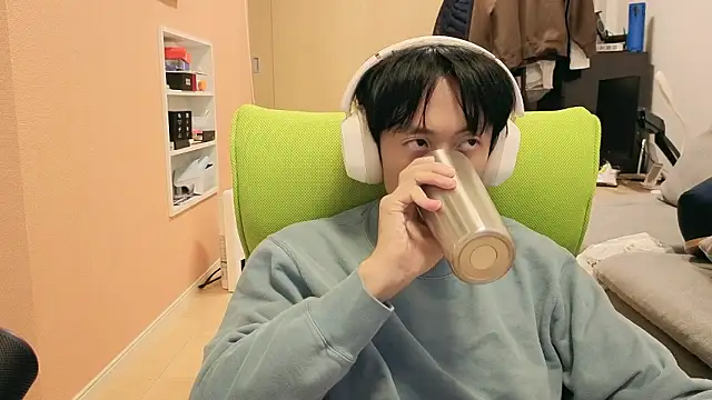 Snapshot of freeeeeessssss111 chatting on December 4, 2025, 4:22 am freeeeeessssss111 online show from December 4, 2025, 4:22 am