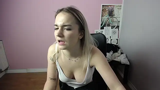 Snapshot of viktoria_lovely chatting on January 24, 2025, 9:28 am viktoria lovely online show from January 24, 2025, 9:28 am