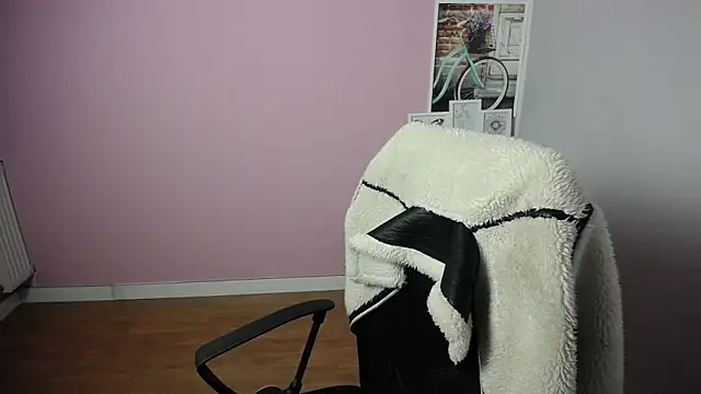 Snapshot of viktoria_lovely chatting on February 28, 2025, 9:04 am viktoria lovely online show from February 28, 2025, 9:04 am