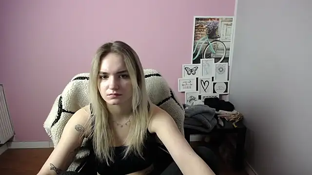 Snapshot of viktoria_lovely chatting on March 16, 2025, 11:27 am viktoria lovely online show from March 16, 2025, 11:27 am