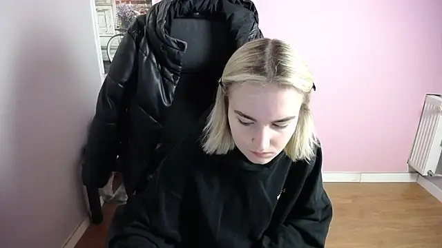 viktoria lovely online show from February 18, 2026, 8:43 am