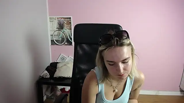 viktoria lovely online show from June 26, 2026, 7:02 am
