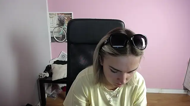 viktoria lovely online show from July 22, 2026, 8:06 am