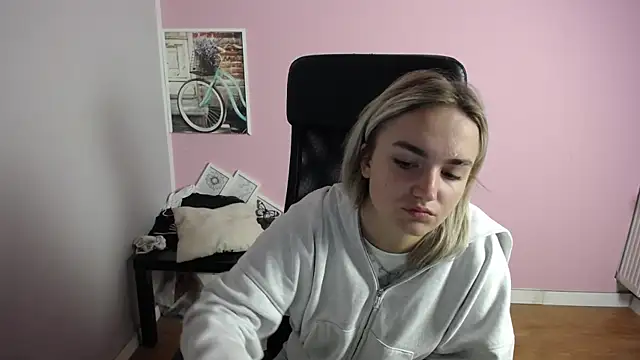 viktoria lovely online show from July 23, 2026, 7:06 am