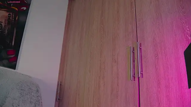 aidaadams online show from October 3, 2025, 10:56 am