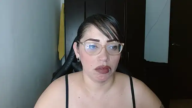 natashasmithe online show from February 6, 2025, 9:17 pm