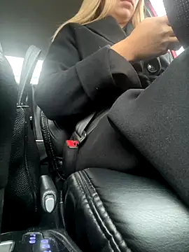 Snapshot of StasyWood chatting on October 8, 2025, 1:03 am StasyWood online show from October 8, 2025, 1:03 am