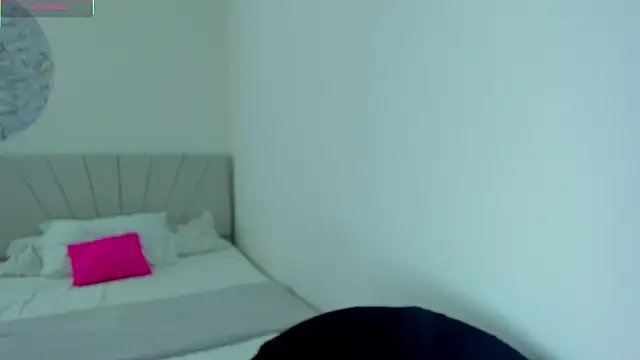 Snapshot of IsabelaVanegas_ chatting on October 27, 2025, 5:17 pm IsabelaVanegas online show from October 27, 2025, 5:17 pm