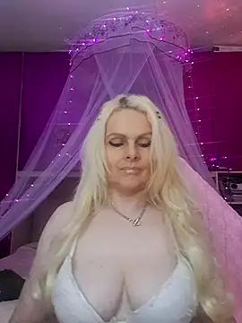 Snapshot of Angeldevilus chatting on June 7, 2026, 10:24 pm Angeldevilus online show from June 7, 2026, 10:24 pm